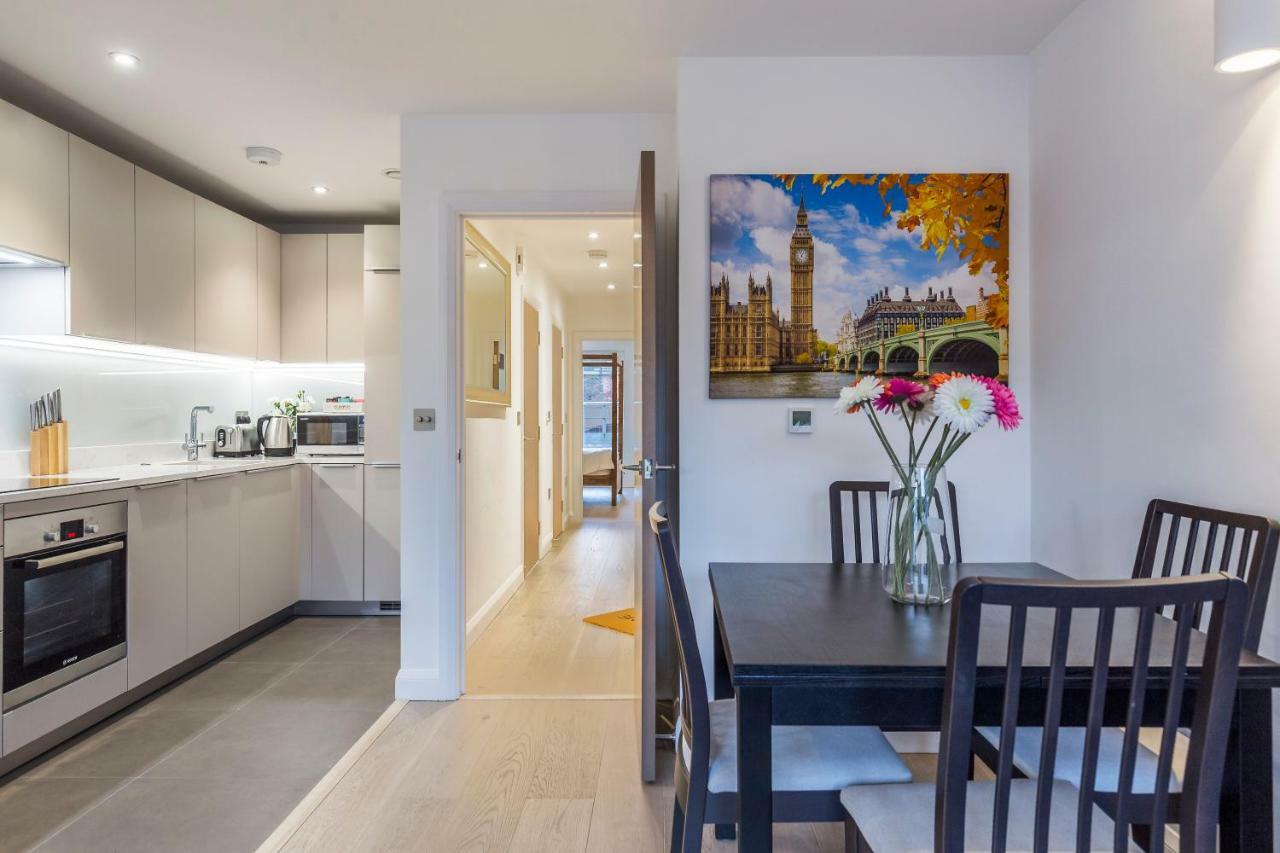 Charles Dickens, Tate Modern Appartement